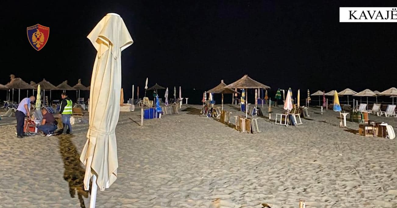    Sekuestrohen 70 komplete me çadra dhe shezlongë në plazhin e Golemit  
