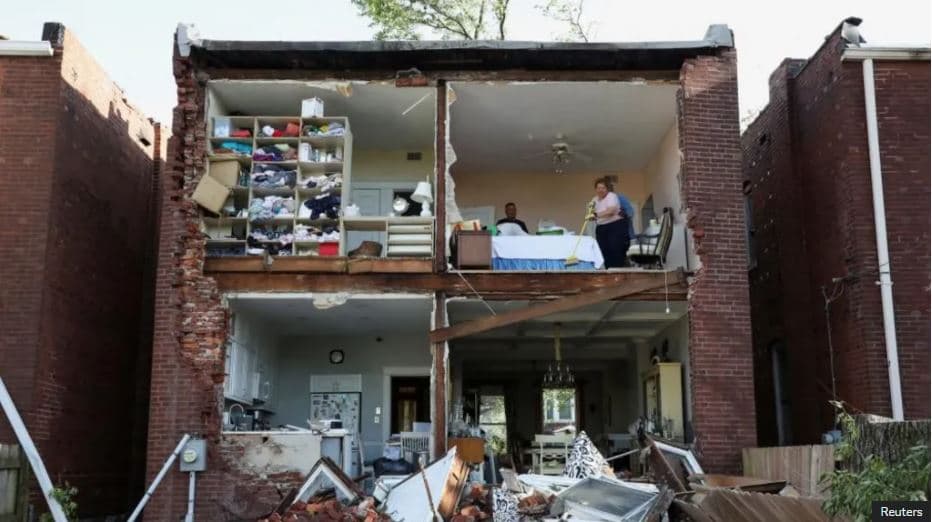 Tornadot godasin dy shtete të SHBA, raportohet për 16 të vdekur 