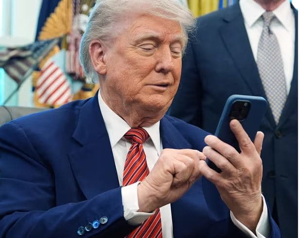 Trump kërcënon me tarifa 25% për telefonat Apple dhe Samsung që nuk prodhohen në SHBA