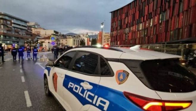 Hodhën sende të forta në fushë gjatë ndeshjes Shqipëri-Serbi, arrestohen 2 persona/ Procedohen 10 të tjerë