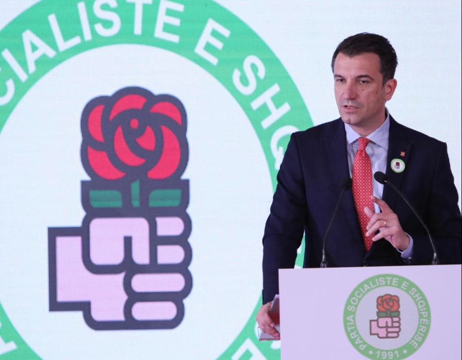 PS bën 34 vjeç, urimi i Veliajt nga qelia