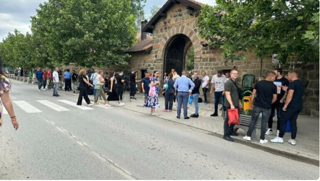 ‘Vidovdani’ në Kosovë/ Vuçiç: Do të vijë dita kur do të veshim lirshëm fanella serbe. Kurti: Serbia synon të krijojë incidente