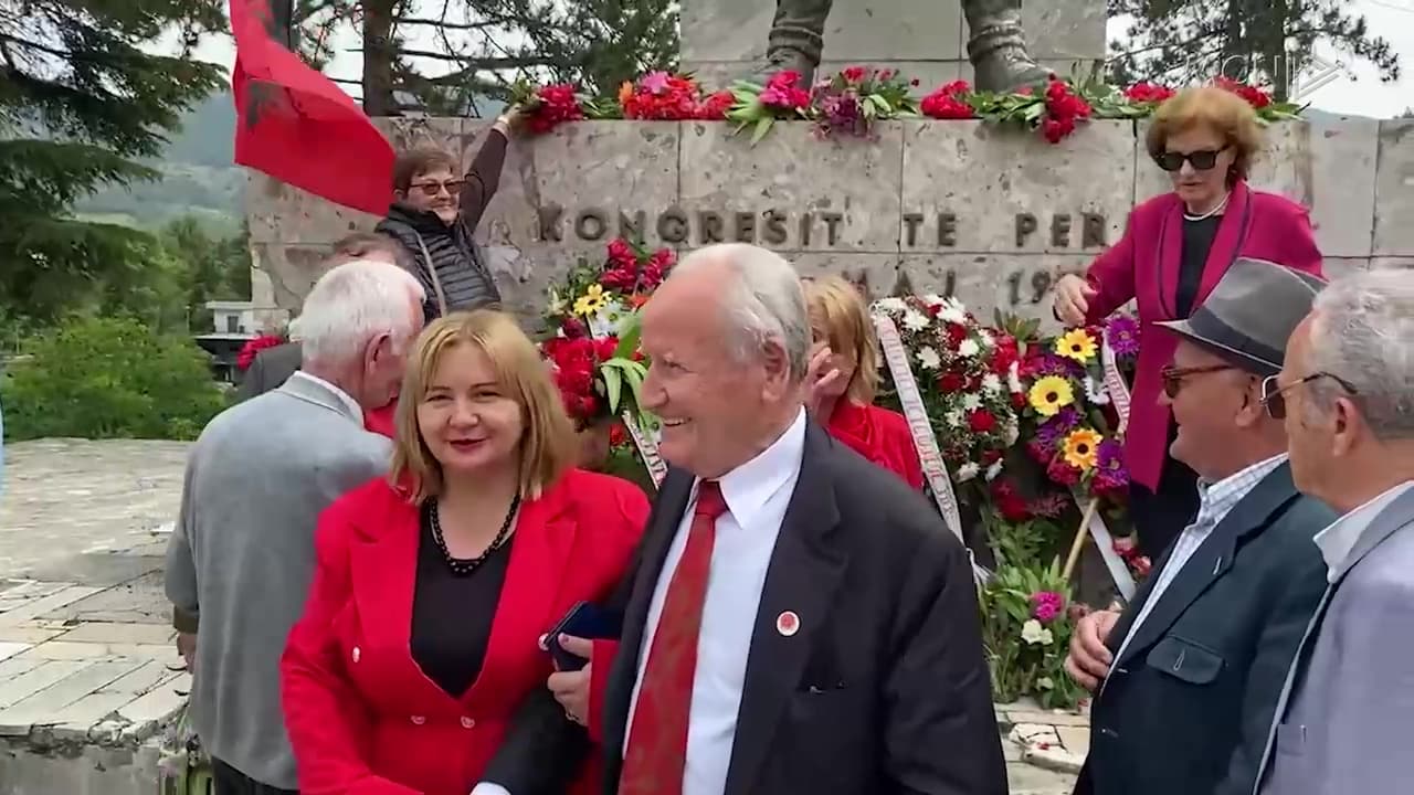 Nostalgjikët kujtojnë Enverin / Përkujtohet 81-vjetori i Kongresit të Përmetit (VIDEO)