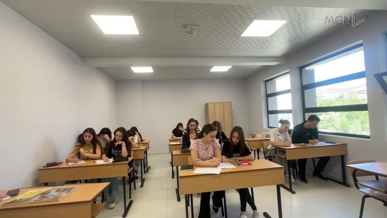 Zgjedhjet e maturantëve të Elbasanit / Dilemat për drejtimin universitar dhe profesionin (VIDEO)