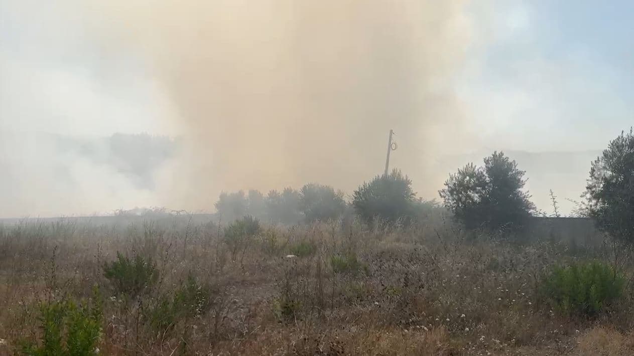   Zjarret në vend/ Ministria e Mbrojtjes: Pesë vatra janë shuar, aktive mbeten në Himarë dhe Kukës