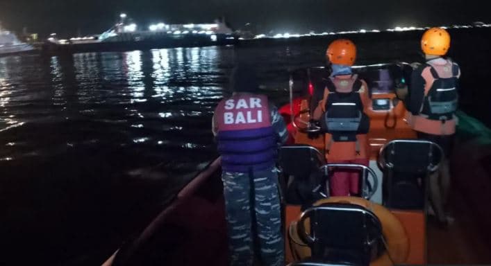 Fundoset trageti në Indonezi, 4 të vdekur 