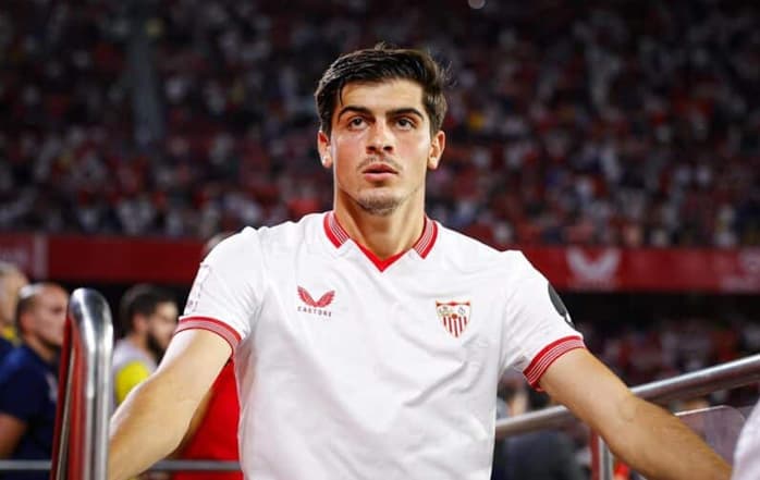 Napoli, gjen mbrojtës tek Sevilla