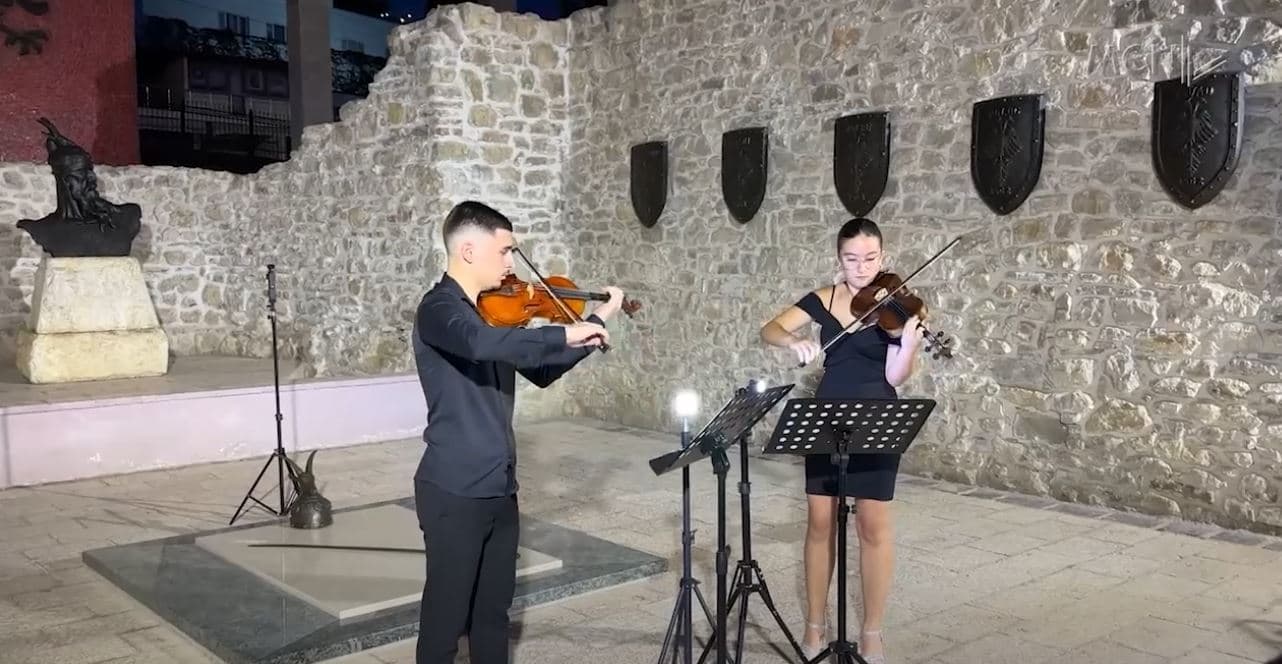 "Klasiket N'Lissus", ne edicionin e 3/ Lezhë, memoriali i Gjergj Kastriotit kthehet në skenë artistike (VIDEO)