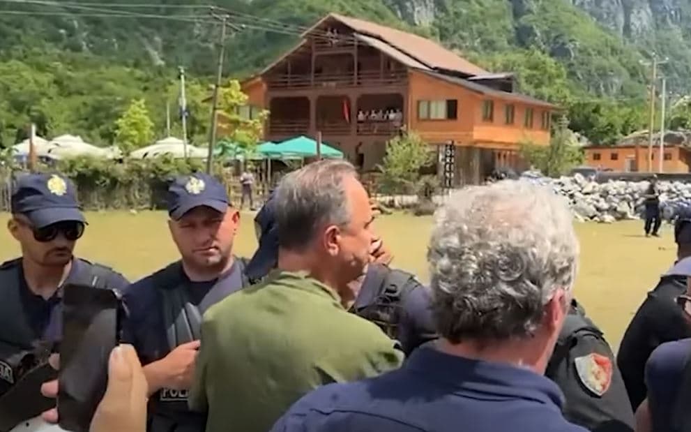 Përshkallëzon situata në Theth/ Shembjet, Boçi dhe Spahia përplasen me policinë (VIDEO)