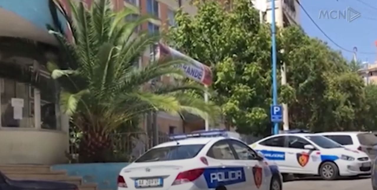 Grusht për çadrat mes pronarëve në Ksamil: Arrestohen 3 persona (VIDEO)