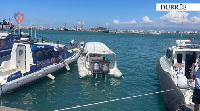 Po u fundosej gomonia nga moti i keq/ Policia shpëton pesë shtetas në Durrës