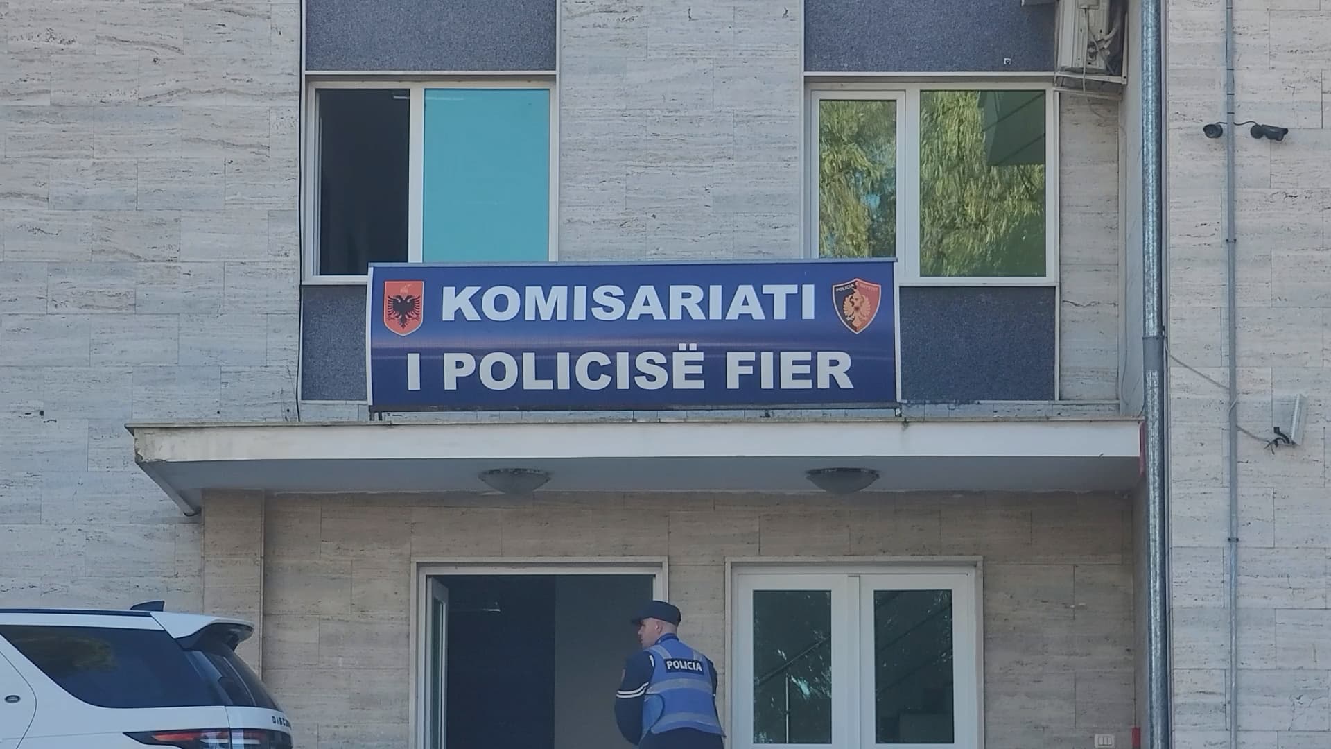 Fier/ 30-vjeçari dhe dy adoleshentë abuzojnë seksualisht me një 13-vjeçare