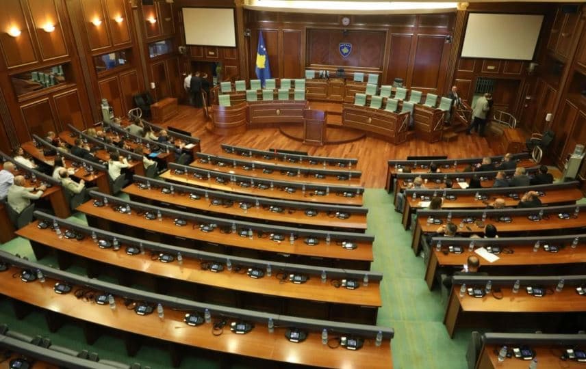            54 përpjekje të dështuara/ Kushtetuesja nga sot pezullon çdo veprim për konstituimin e Kuvendit të Kosovës