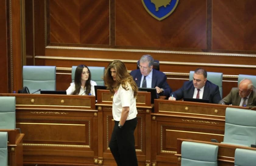 Tentativa e 51-të për konstituimin e Kuvendit/ Deputetja Musliu detyron kryesuesin të ndërpresë seancën