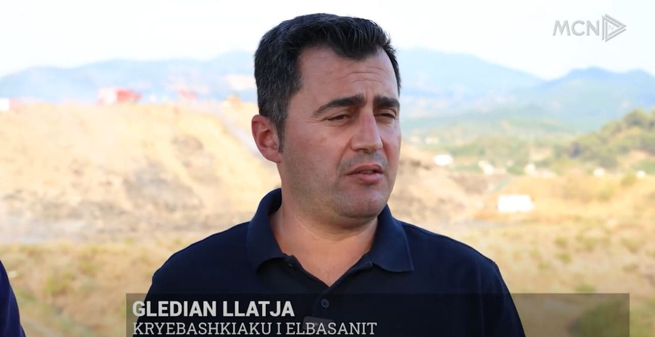 Zjarri në Elbasan drejt shuarjes, 95% e vatrës është izoluar (VIDEO)