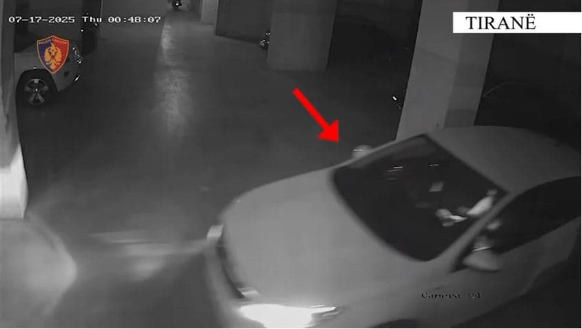 Vodhi një automjet të parkuar në Astir/ 28-vjeçari arrestohet duke u larguar 