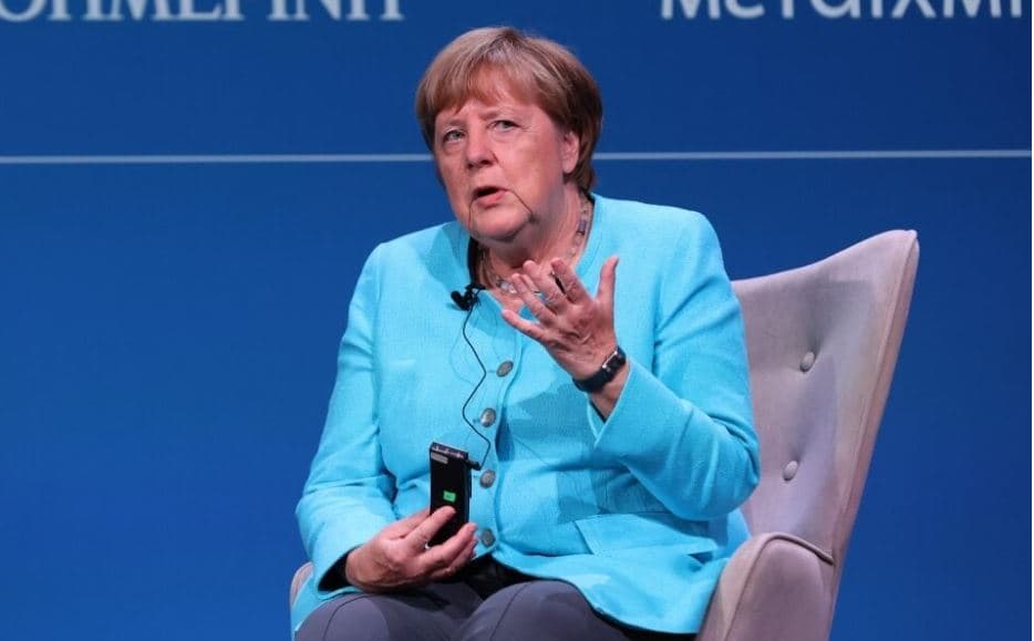 Merkel nga Athina: Nuk doja daljen e Greqisë nga eurozona, ndryshe nga Schauble