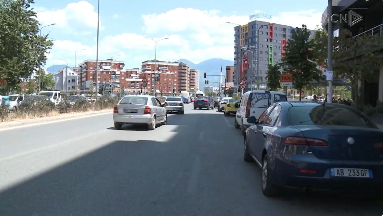 Burg për parkimet dyshe. Shoferët dhe ekspertët kundër dënimit penal