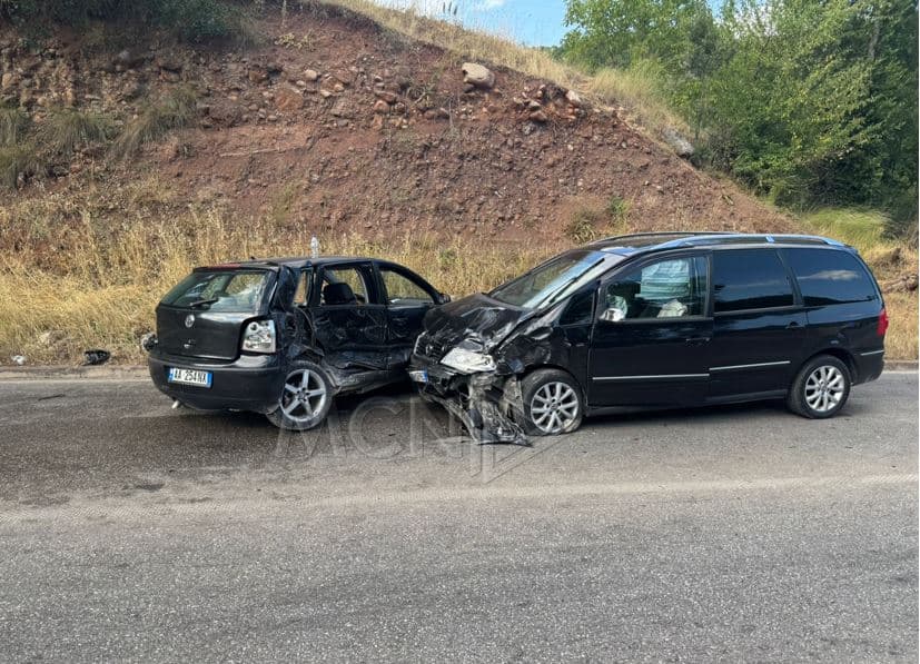   Aksident në aksin kombëtar Prrenjas–Librazhd/ Plagosen katër pjesëtarë të një familjeje