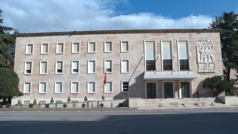 Qeveria miraton riorganizimin e agjencive dhe inspektorateve  