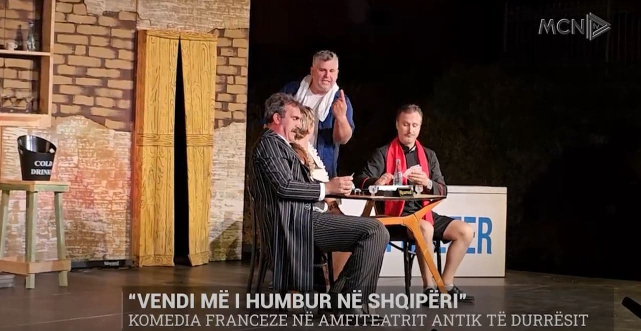 “Vendi më i humbur në Shqipëri”, komedia franceze në amfiteatrit antik të Durrësit (VIDEO)