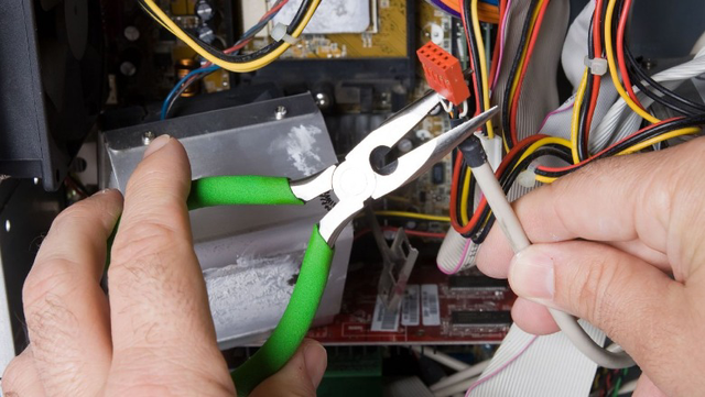 Shëngjin/ Një i ri humb jetën pas kontaktit me energjinë elektrike