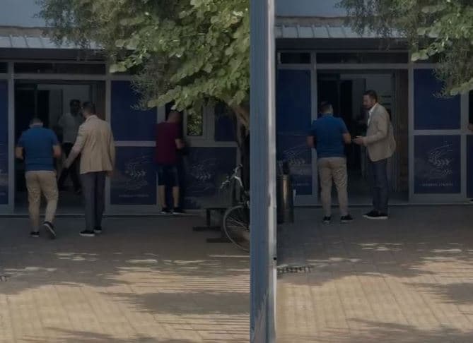 U lirua nga burgu, Salianji paraqitet te Shërbimi i Provës