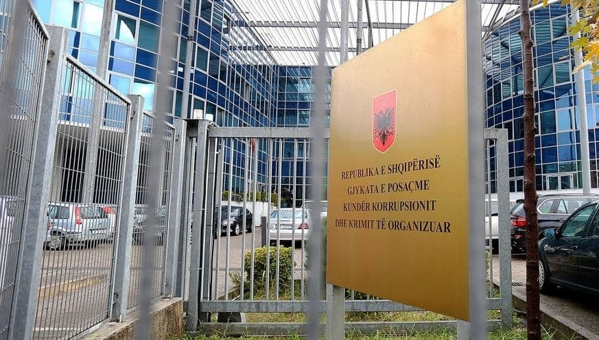 Mashtronin qytetarët gjermanë përmes një call center-i në Tiranë, SPAK godet grupin kriminal: Dëmi ekonomik, 365 mijë euro. 5 në pranga, 3 në ‘arrest shtëpie’