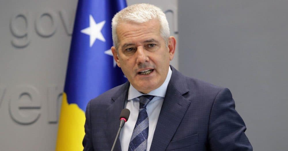 Sveçla: Profilet e numrit që dha alarmin për bombë në Kuvendin e Kosovës kanë foto të Mladiç-it