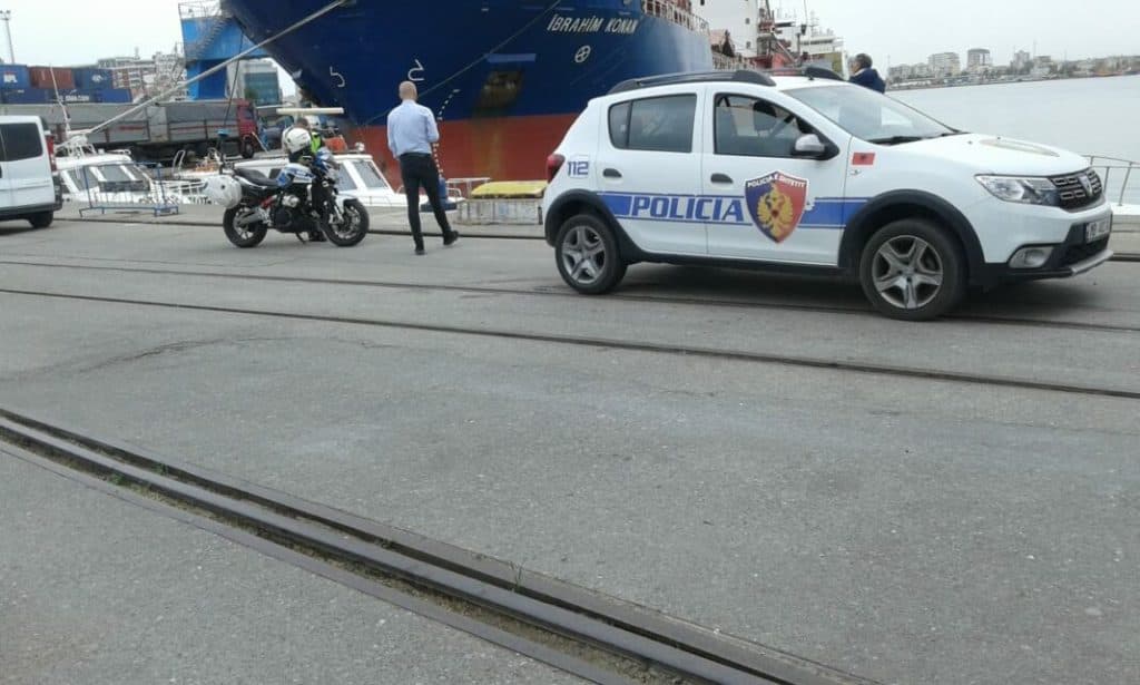 Nuk deklaruan shuma të konsiderueshme në Portin e Durrësit/ Procedohen dy shtetas nga Kosova
