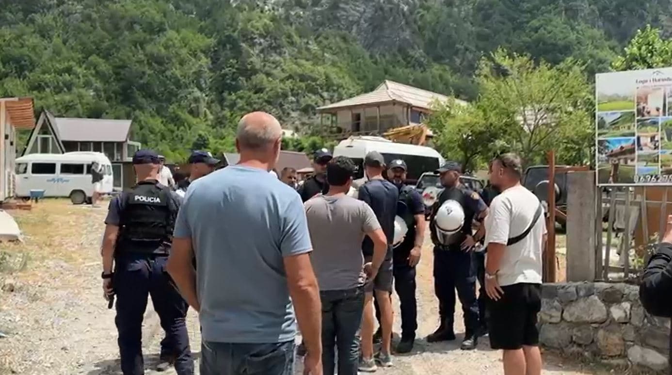 Vijon aksioni për shembjen e objekteve pa leje në Theth, kordon policie në zonë (VIDEO)