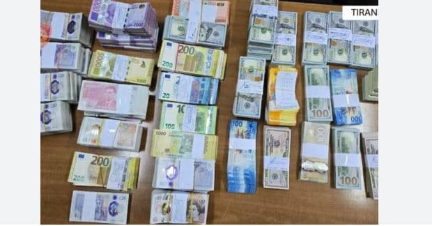       Vodhën 409 mijë € në vendin e punës/ Arrestohet 37-vjeçari, në kërkim financiarja