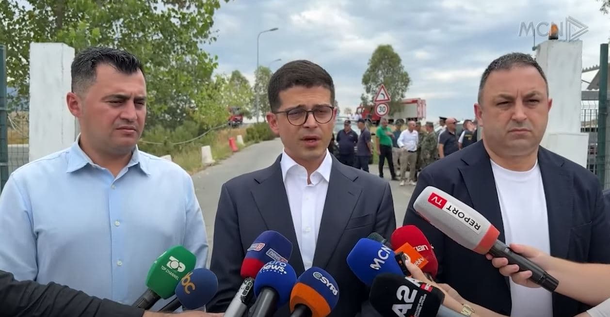 Ministrat “zbarkojnë” në landfill/ Premtojnë masa dhe hetime për shkakun e zjarrit në Elbasan (VIDEO)