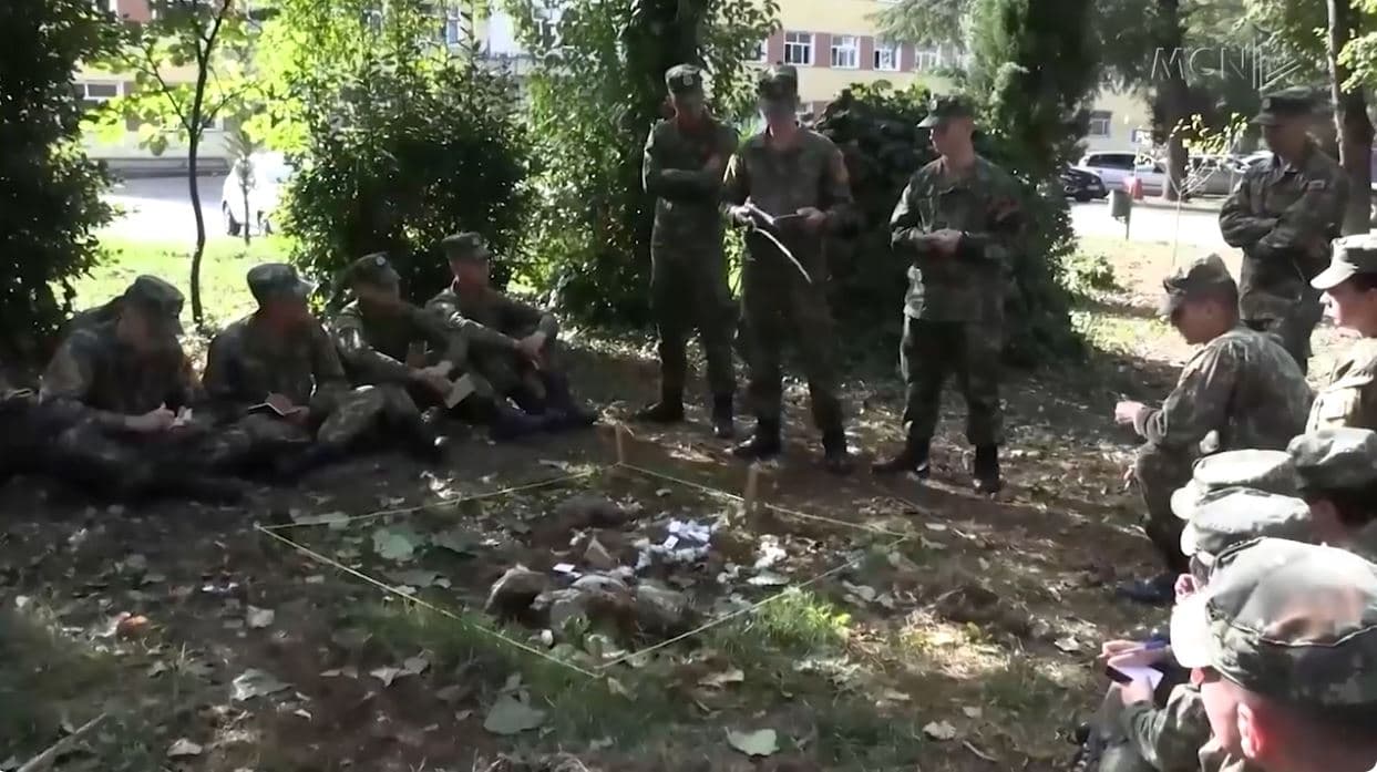 Shërbim ushtarak me detyrim? Të rinjtë hezitues për t’iu bashkuar FA
