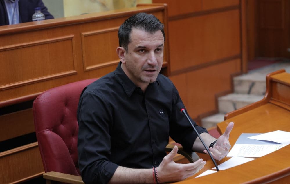 Veliaj letër nga burgu, 7 pyetje për SPAK dhe përgjigje për ata që e qeshën pse derdhi lot për djalin 
