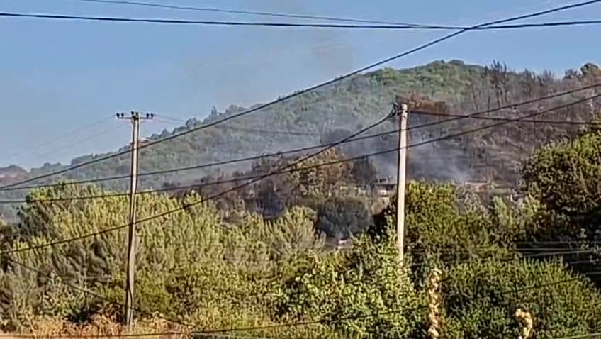 Zjarri në fshatin Kakavijë përhapet në territorin grek/ Dy avionë nga Janina ndihmojnë në shuarjen e flakëve