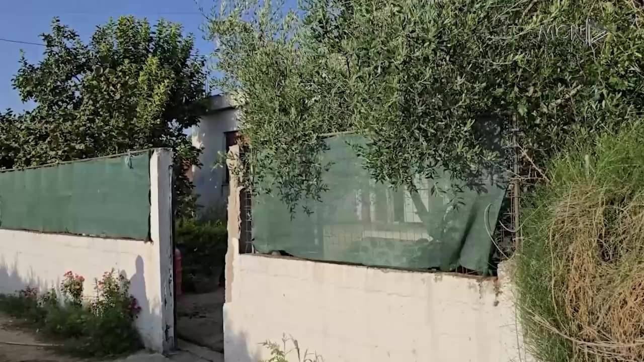 Mbytën 56-vjeçarin, në pranga dhe gruaja / Mjeku i familjes “zbuloi” krimin brenda familjes (VIDEO)