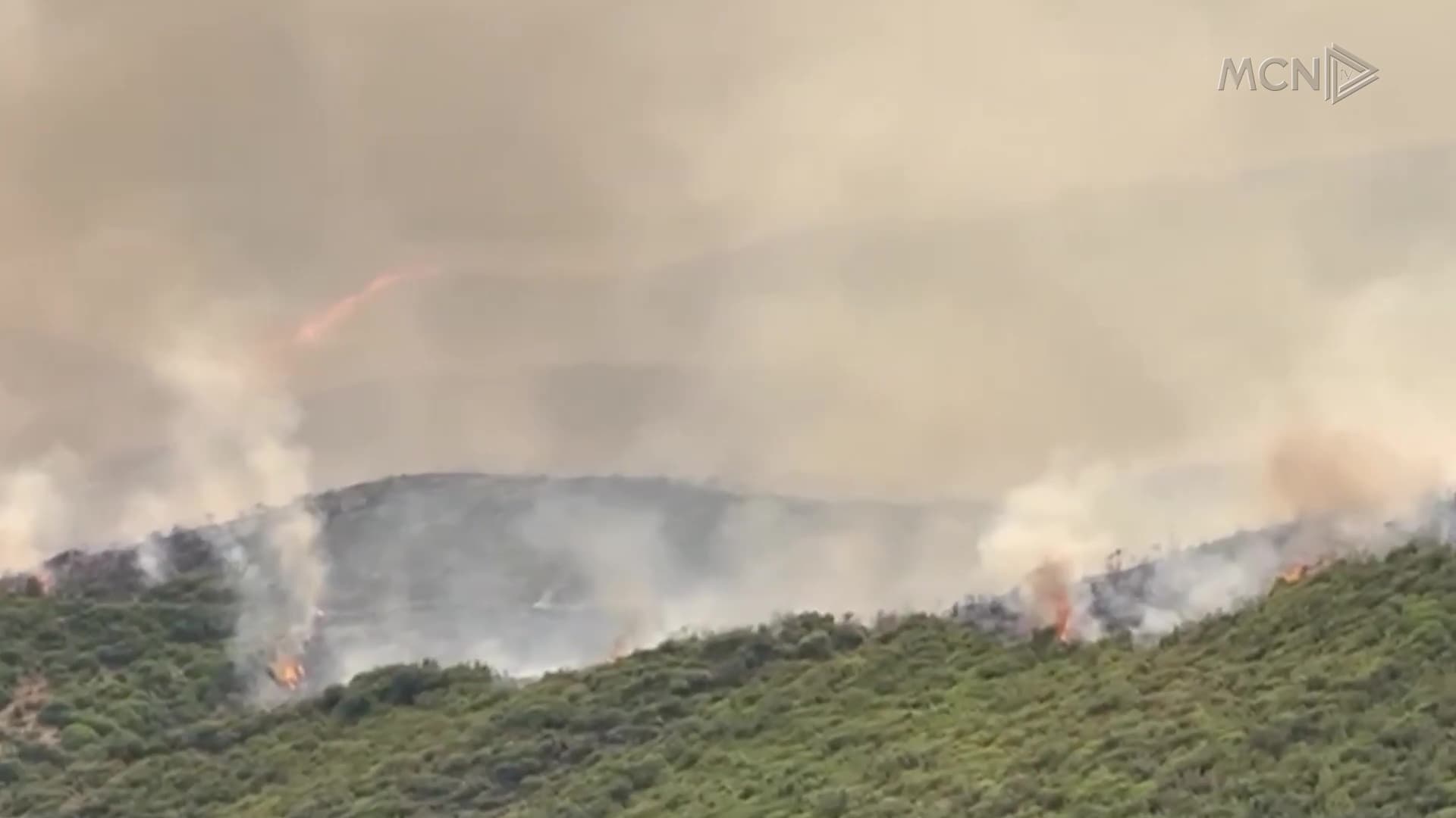 Shqipëria “në flakë” / 29 vatra të reja në gjithë vendin, temperatura mbi 43°C (VIDEO)