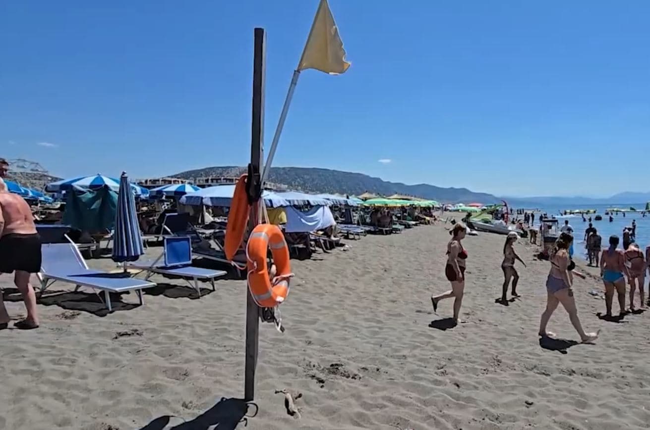 Plazhet pa vrojtues/ Mungojnë rojet bregdetare në Vlorë dhe Velipojë (VIDEO)