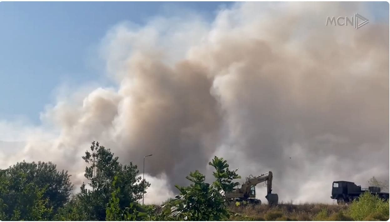 Tymi i plehrave mbyt Elbasanin. Landfilli në flakë, inceneratori i fikur