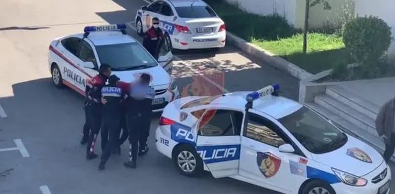   Thyen masën e “arrestit në shtëpi” dhe dhunon të ëmën, arrestohet 39-vjeçari në Tiranë
