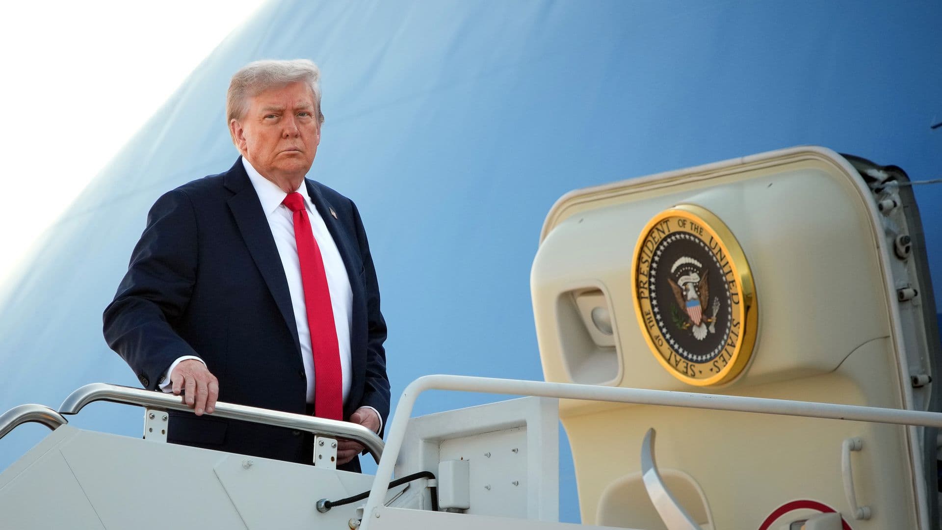 “Shumëçka në lojë”/ Trump drejt Alaskës për takimin me Putinin 