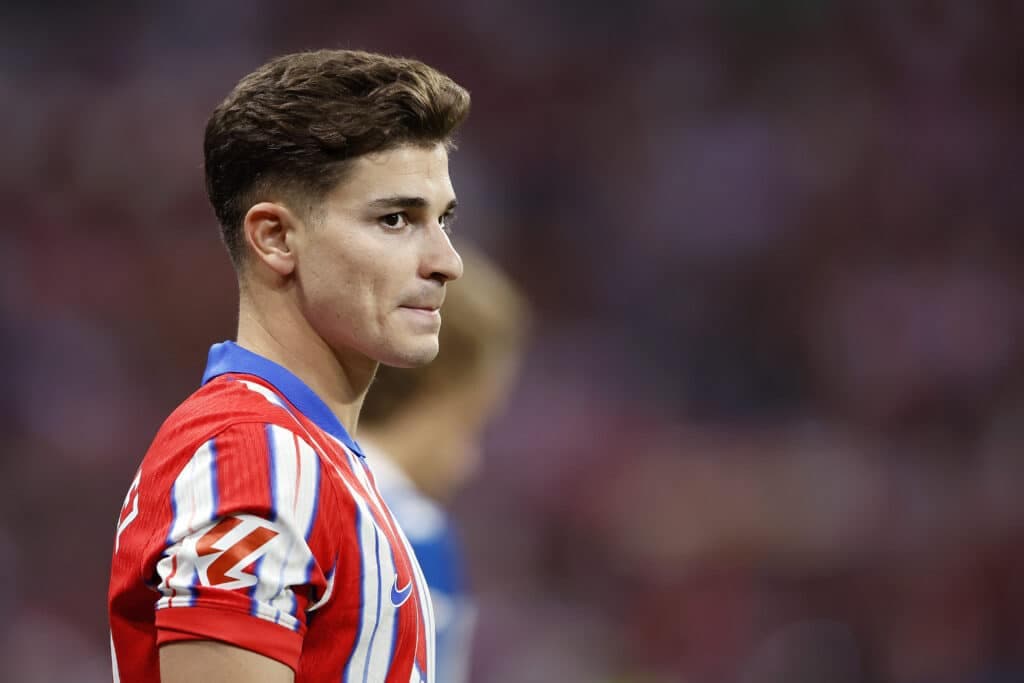 Barcelona, insiston për Julian Alvarez