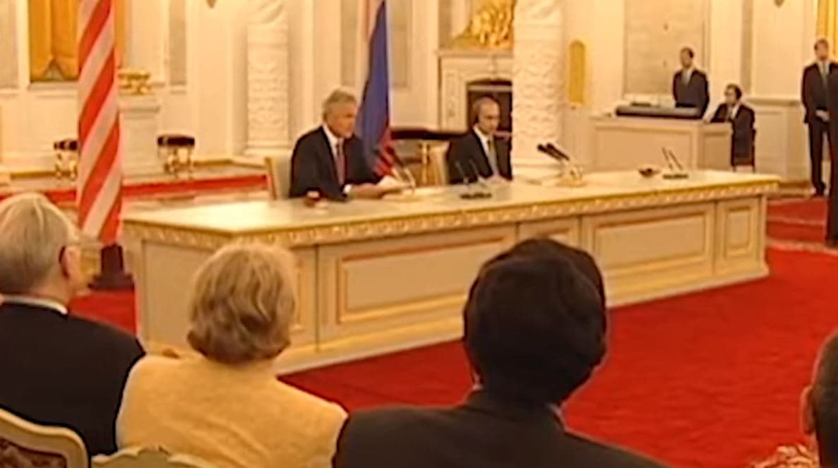 “Millosheviçi po na prish punë”/ Takimi Klinton-Putin: “Ok” largimi i Sllobodanit (VIDEO)