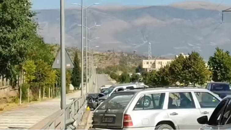 Aksident në Gjirokastër, dy automjete përplasen me njëra-tjetrën