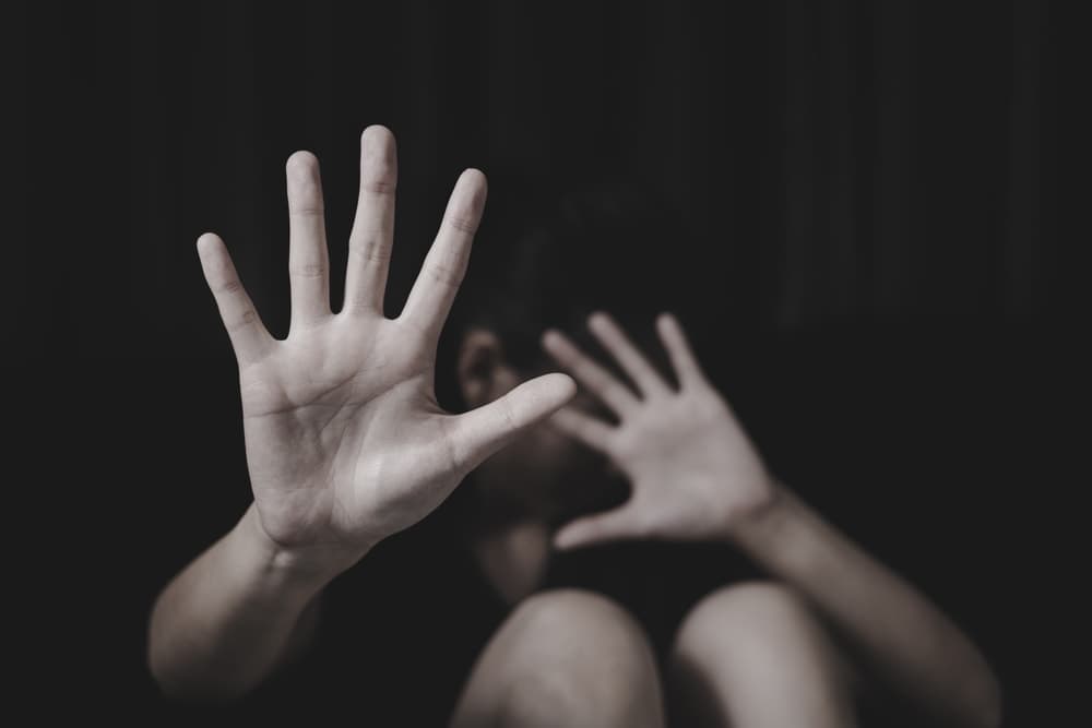 Maliq, nusja denoncon vjehrrin për abuzim seksual
