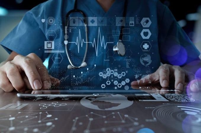 Stetoskopë me inteligjencë artificiale/ Diagnostikim në sekonda i tre sëmundjeve të zemrës