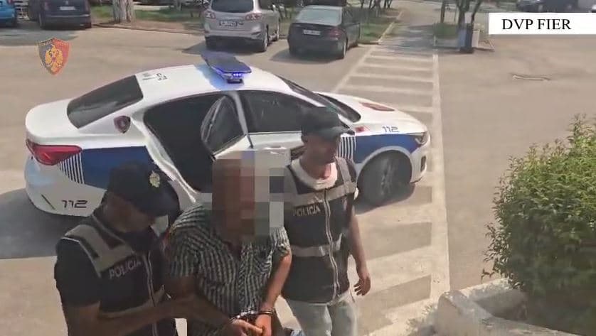 Përplasi me makinë burrë e grua pas konfliktit, arrestohet i riu në Fier 
