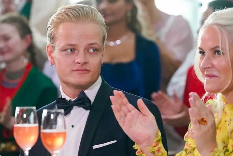 Djali i princeshës së kurorës së Norvegjisë akuzohet për përdhunim dhe dhunë në familje