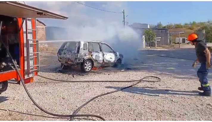 Digjet një automjet në aksin Dhoksat-Gjirokastër
